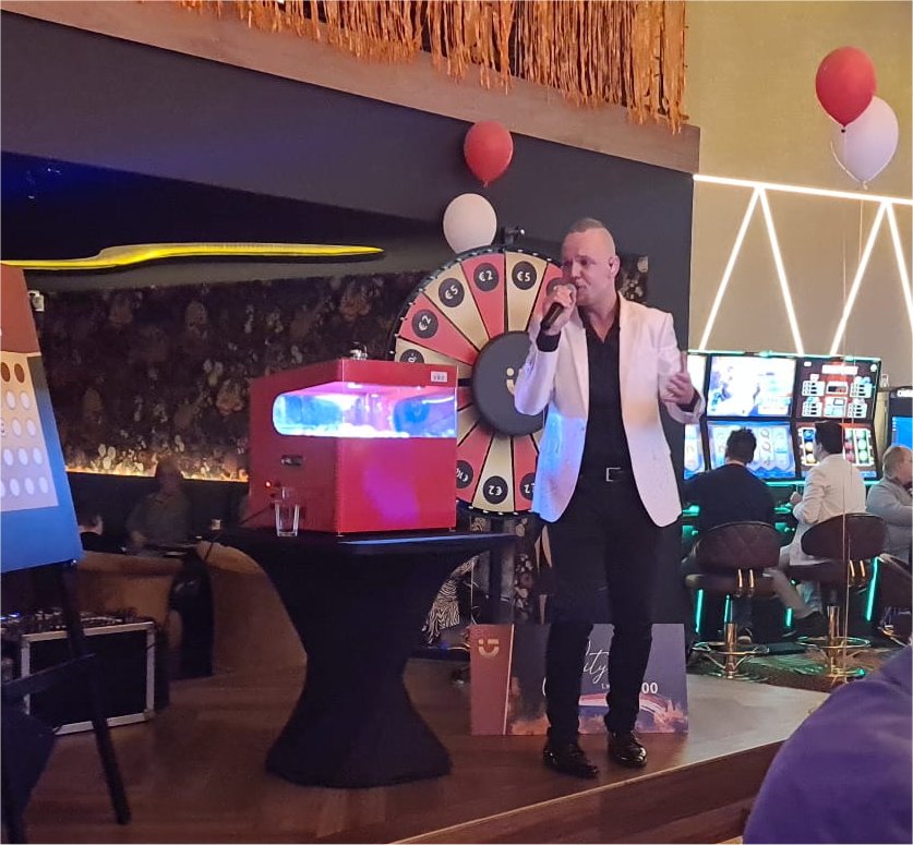 Maurice Groeneweg boekt u bij www.kwekel-evenementen.nl